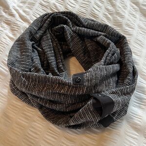 Lululemon infinity scarf